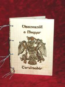 Visszaszll a Magyar Turulmadr fatbls kmyv